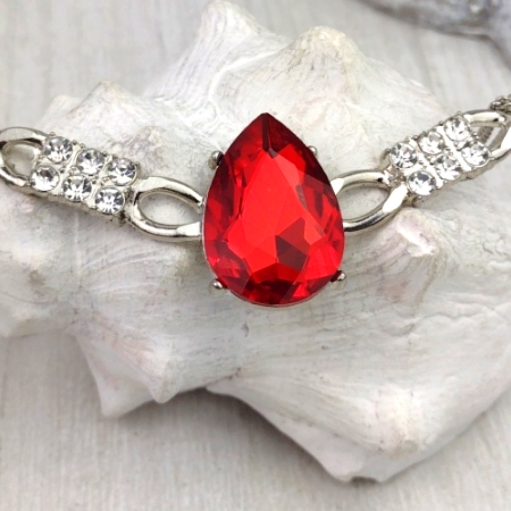 Vibrant Ruby Red Faceted Glass Jewel Rhinestone Silver Tone Choker Necklace